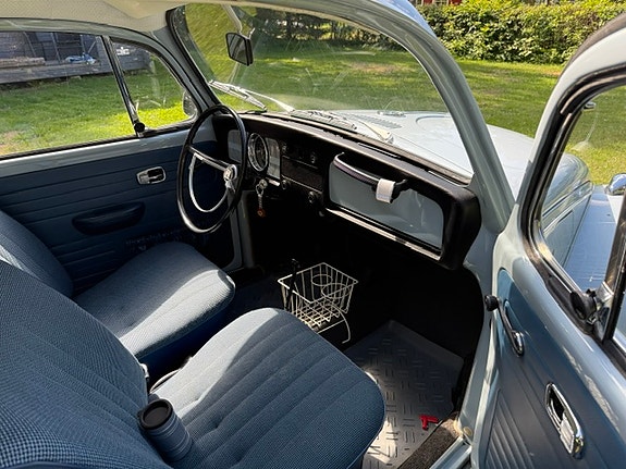 Volkswagen 1300 3 of 5