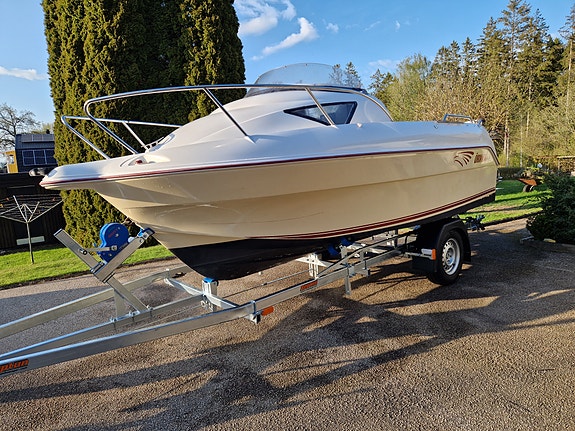 ÖRNVIK 510 DC – Yamaha 100hk – Ny 80km/h trailer – Välvårdad & redo för sommaren 5 of 5