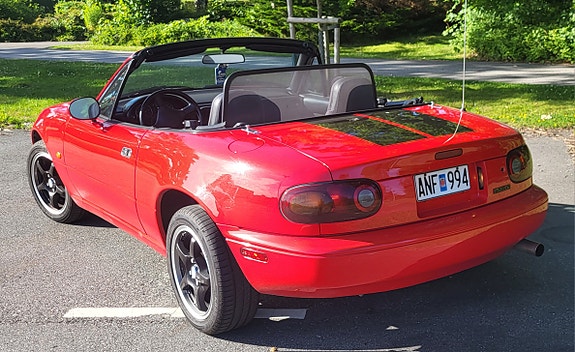 Mazda MX-5 3 of 4