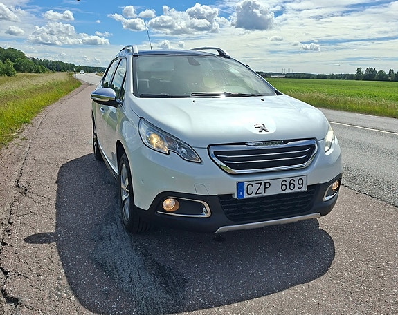 Peugeot 2008 2 of 5