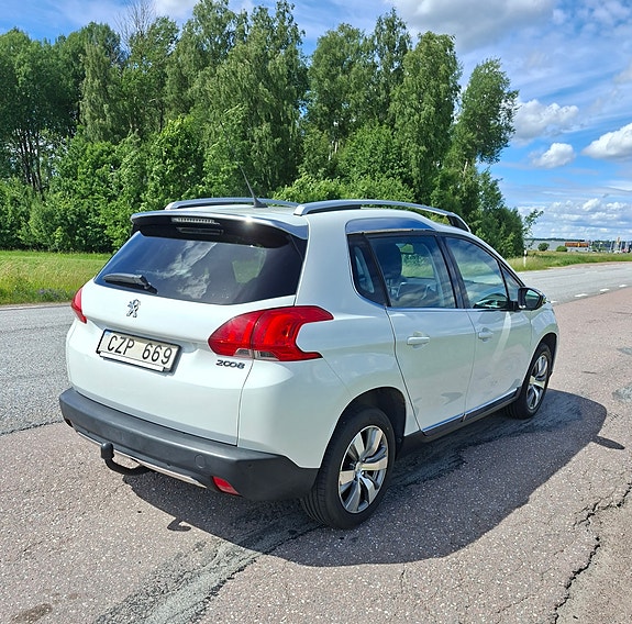 Peugeot 2008 4 of 5