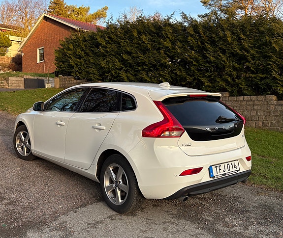 Volvo V40 3 of 5