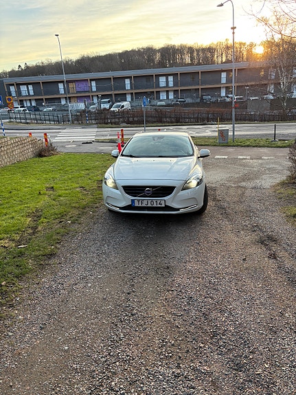 Volvo V40 2 of 5