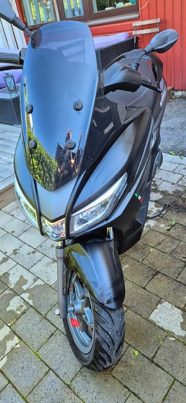 Aprilia Sxr50 2 of 7