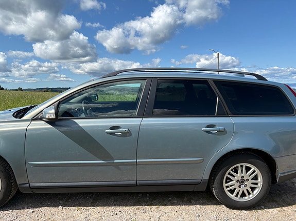 Volvo V50 3 of 5