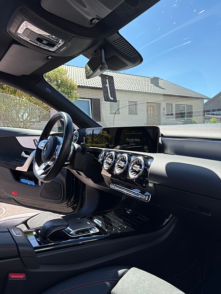 Mercedes-Benz CLA220 d 8 of 12