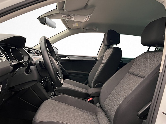 Volkswagen Tiguan 12 of 30