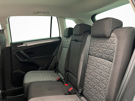 Volkswagen Tiguan 16 of 30