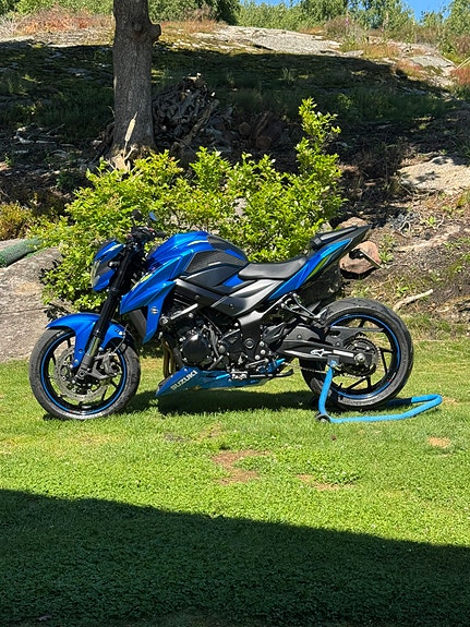 Suzuki GSX-S750 2 of 3