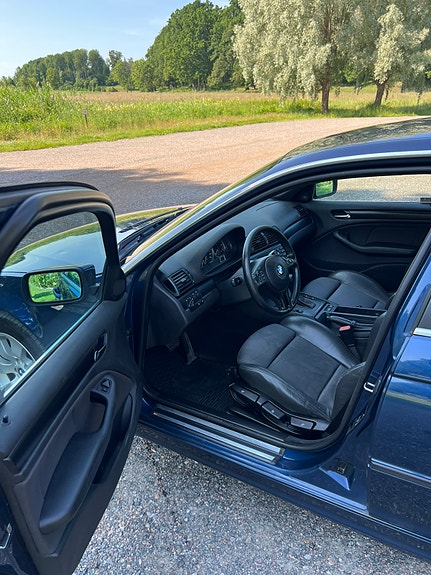 BMW 320i 6 of 11
