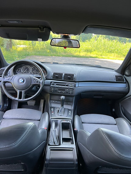 BMW 320i 8 of 11