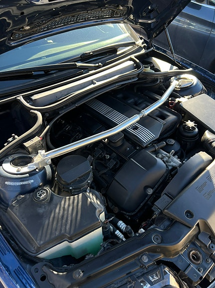 BMW 320i 5 of 5