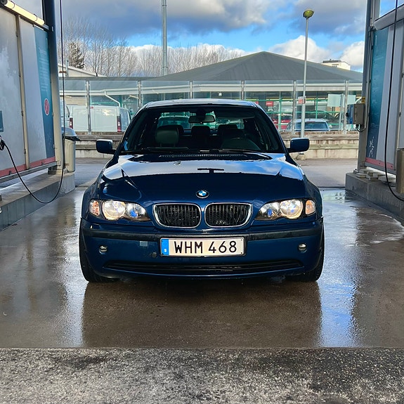 BMW 320i 10 of 11