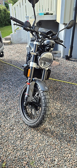 Husqvarna HUSQVARNA SVARTPILEN 401 4 of 5