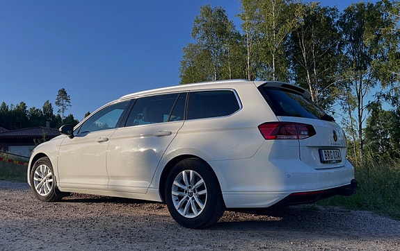Volkswagen Passat 2 of 5