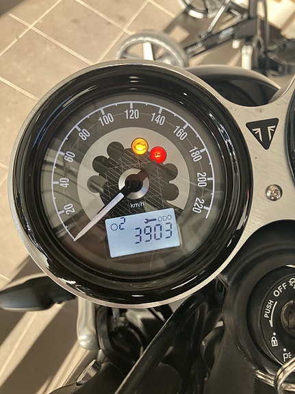 Triumph SPEED TWIN 3 of 3