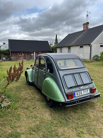 Citroen 2CV 8 of 12