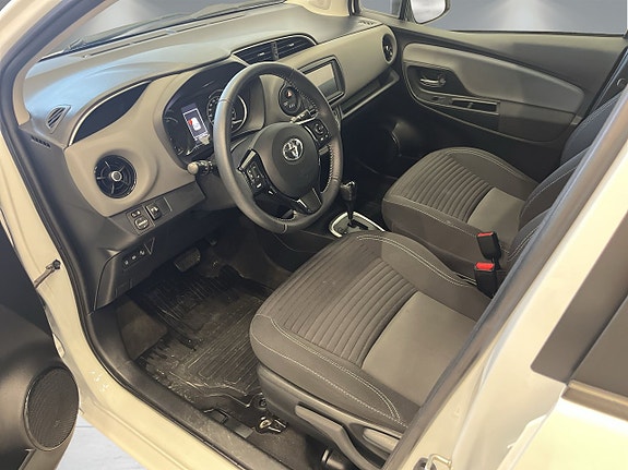 Toyota Yaris 8 of 23