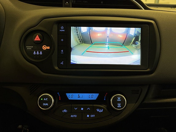 Toyota Yaris 18 of 23