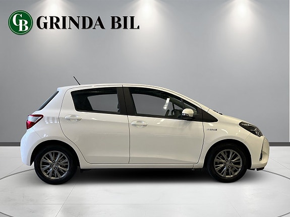 Toyota Yaris 4 of 23