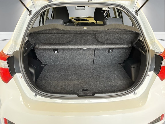 Toyota Yaris 7 of 23