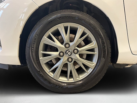 Toyota Yaris 6 of 23