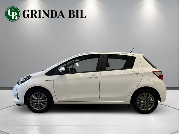Toyota Yaris 2 of 23
