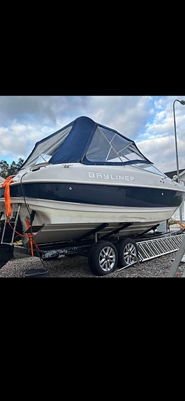 Bayliner 2352 Capri 2 of 5