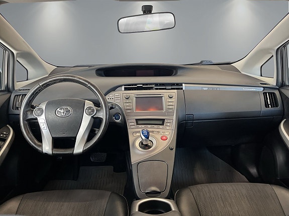 Toyota Prius Plug-in Hybrid 10 of 23