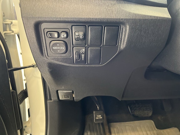 Toyota Prius Plug-in Hybrid 19 of 23