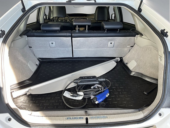Toyota Prius Plug-in Hybrid 7 of 23