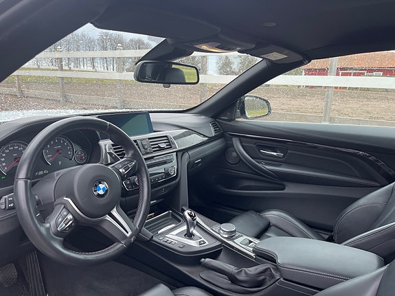 BMW M4 4 of 5