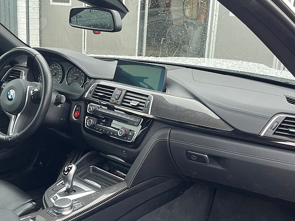 BMW M4 3 of 5