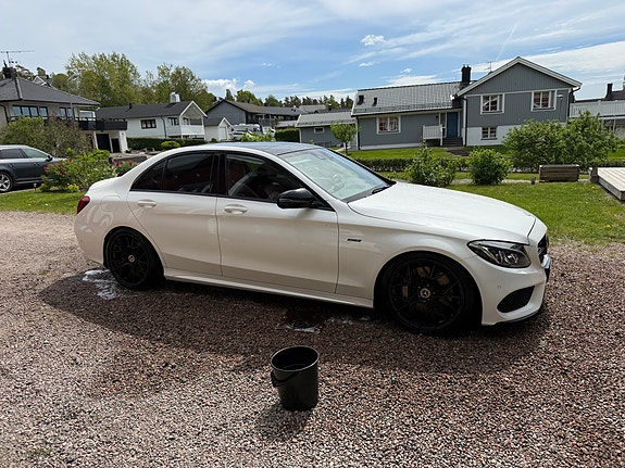 Mercedes-Benz C450 4 of 5