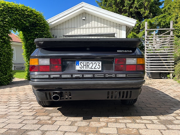 Porsche 944 3 of 5