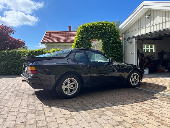 Porsche 944 4 of 5