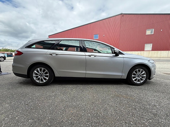 Ford Mondeo 6 of 9