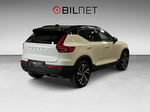 Volvo XC40 2 of 5