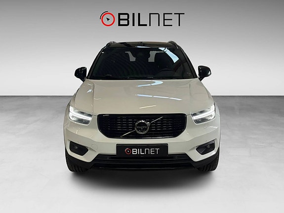 Volvo XC40 3 of 5