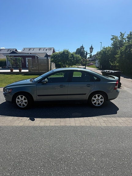 Volvo S40 2 of 5