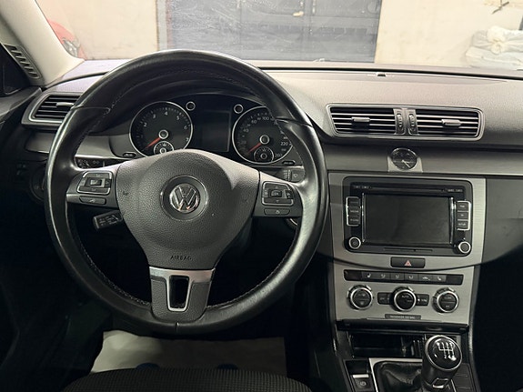 Volkswagen Passat 16 of 17