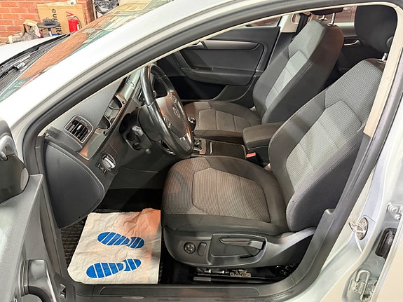 Volkswagen Passat 11 of 17