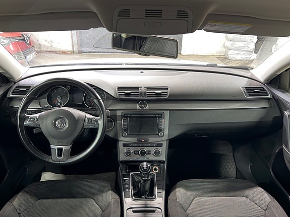 Volkswagen Passat 14 of 17