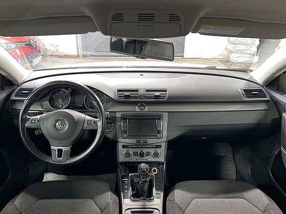 Volkswagen Passat 15 of 17