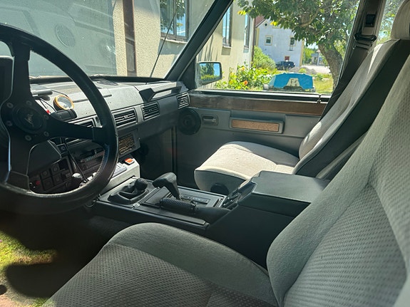 Land Rover Range Rover 2 of 5