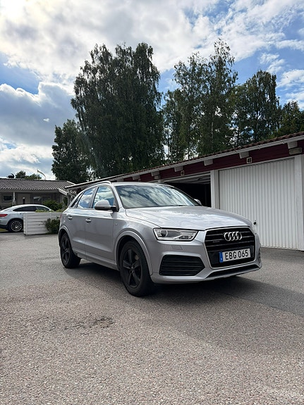 Audi Q3 2 of 5
