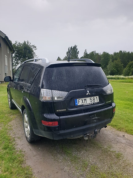 Mitsubishi Outlander 2 of 5