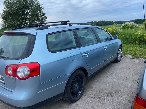 Volkswagen Passat 2 of 5