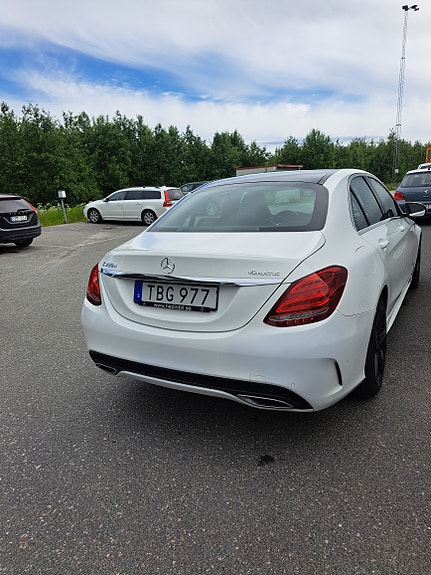 Mercedes-Benz C220 d 2 of 2