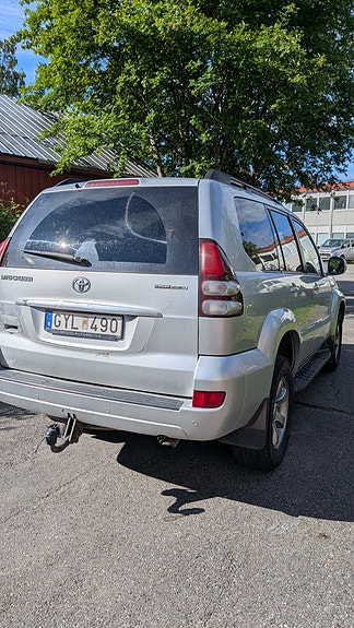 Toyota Land Cruiser 2 of 5